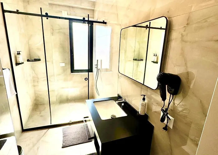 Luxurious & Spacious Old Bazaar * Тирана